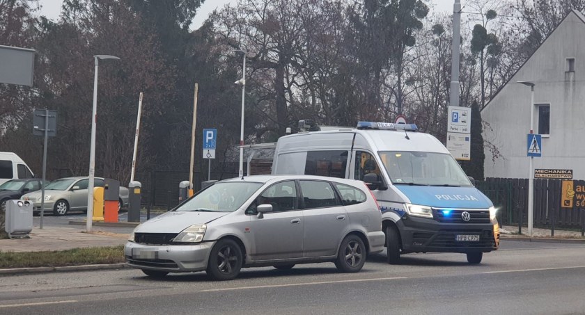 Kolizja dwóch pojazdów powodem porannych utrudnień na Opolskiej