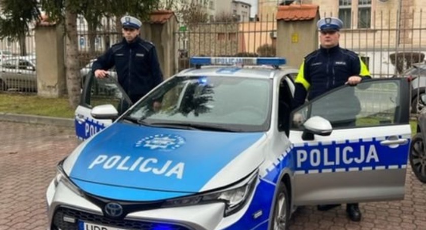 Policyjna eskorta do szpitala. 3-letni chłopczyk wymagał natychmiastowej pomocy medycznej