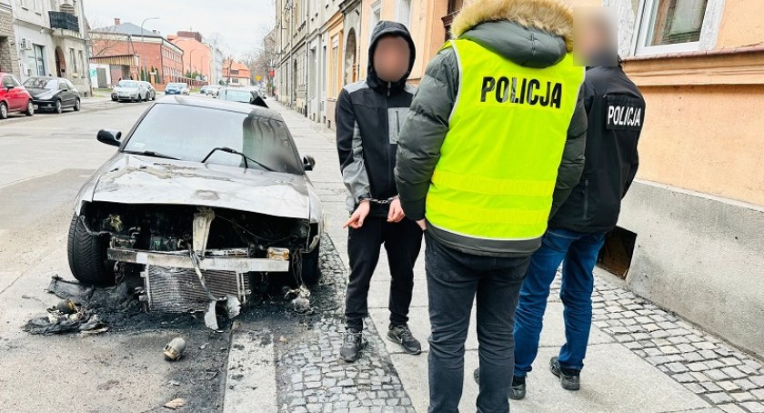 Seryjny podpalacz pojazdów zatrzymany przez legnickich policjantów