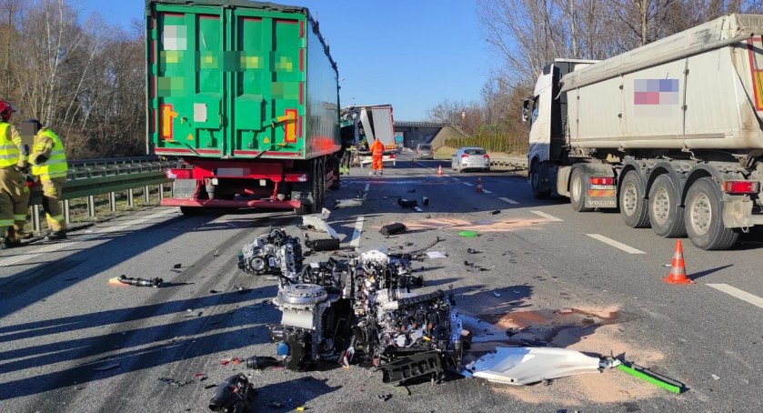 Zderzenie dwóch ciężarówek na A4 w kierunku Zgorzelca