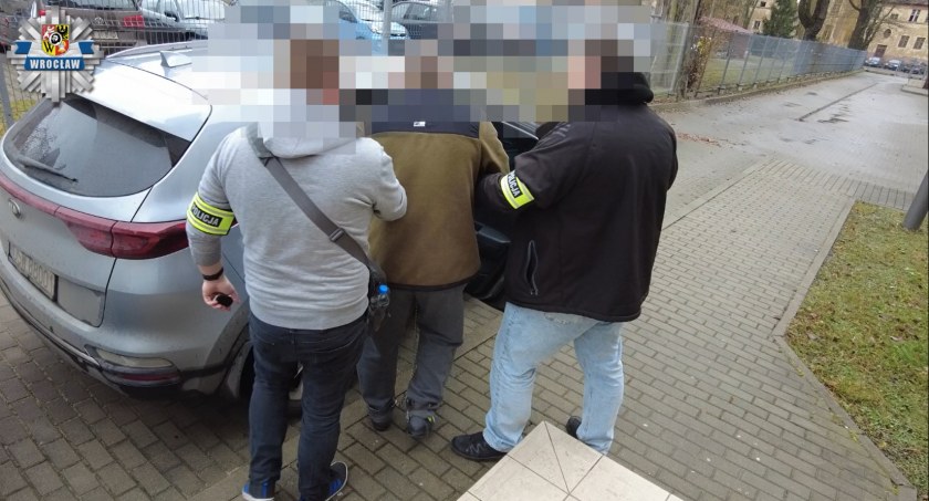 Policjanci zatrzymali poszukiwanego pedofila. 43-letni mieszkaniec Wrocławia spędzi w więzieniu najbliższe 13 lat