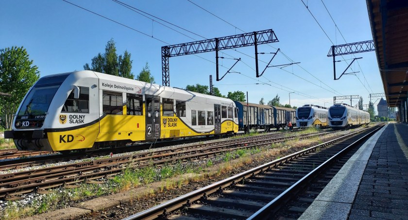 Koleje Dolnośląskie z rekordem. W 2022 r. przewiozły o blisko 2 mln więcej pasażerów niż przed pandemią