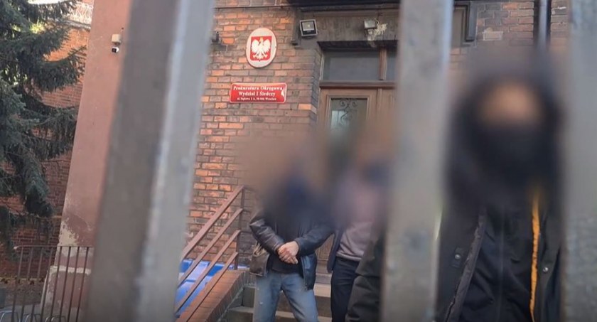 Spacerował po Wrocławiu z torbą pełną amfetaminy. 59-latek został zatrzymany przez policję