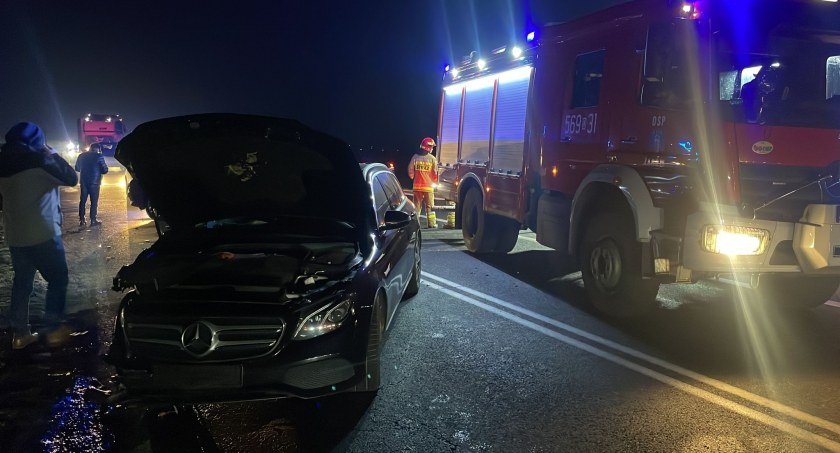 Groźna kolizja na zjeździe z DK5 na Świdnicę. Uwaga na utrudnienia