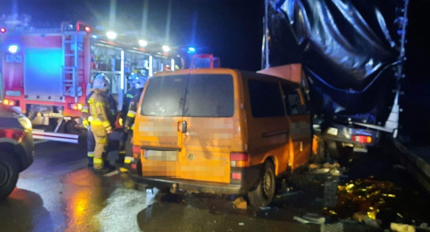 Zderzenie trzech busów na A4 w kierunku Zgorzelca. Jedna osoba poniosła śmierć na miejscu