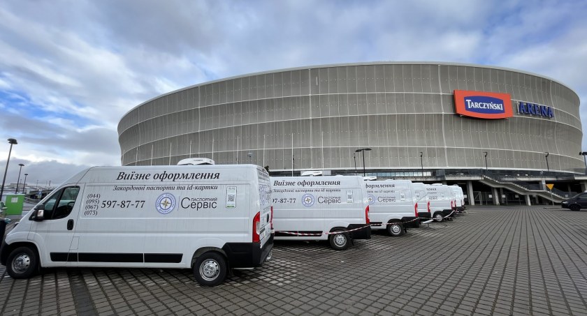 Mobilne biuro paszportowe dla obywateli Ukrainy przy Tarczyński Arenie Wrocław