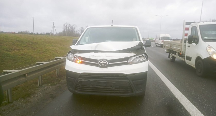 Kolizja busa z ciężarówką na AOW w kierunku Kudowy