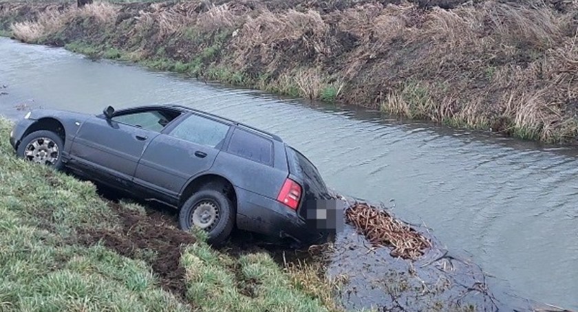 Najpierw wjechał do rzeki, później wskoczył do stawu. Amator wodnych szaleństw za swoje lekkomyślne zachowanie odpowie przed sądem