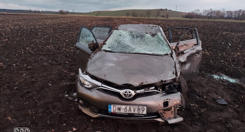 Groźny wypadek na DK8 w Jordanowie Śląskim. Dwie osoby zostały przetransportowane do szpitala