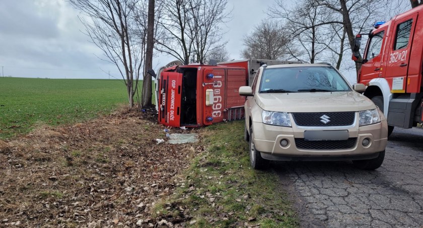 Zdarzenie drogowe z udziałem wozu strażackiego