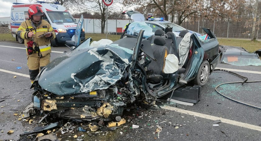Koszmarny wypadek na DK94 w pobliżu Środy Śląskiej Jedna osoba nie żyje, trzy zostały ranne