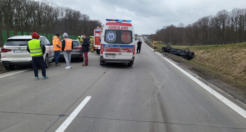 Karambol na A4. Trzy osoby poszkodowane, w tym dwójka dzieci. Poważne utrudnienia na autostradzie w kierunku Zgorzelca