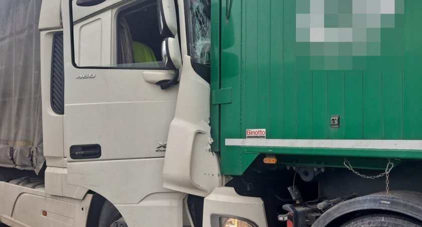 Zderzenie dwóch ciężarówek na A4 w kierunku Legnicy. Zachowajcie ostrożność