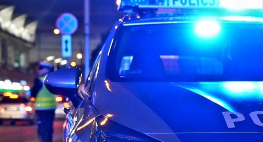 Okradli znajomą i awanturowali się na stacji paliw. Chcąc uniknąć odpowiedzialności, próbowali przekupić policjantów skradzioną gotówką