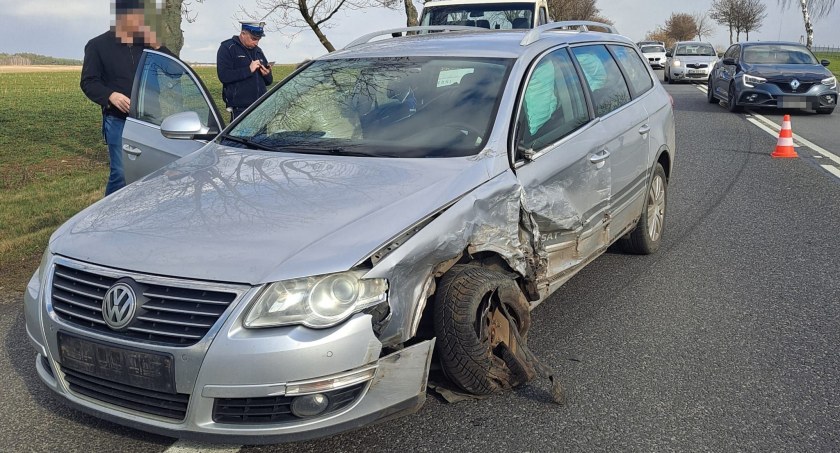 Chciał wyprzedzić, uderzył w Hyundaia. Groźna kolizja na DK94 w gminie Miękinia