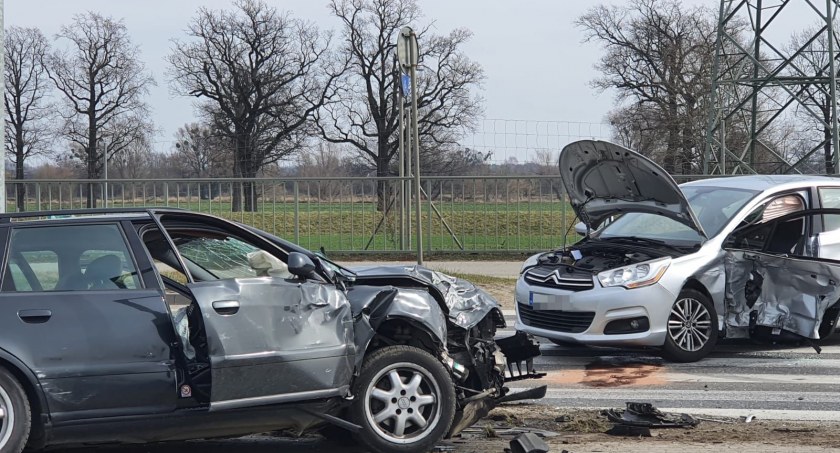 Wypadek na Wschodniej Obwodnicy Wrocławia. Jedna osoba przetransportowana do szpitala