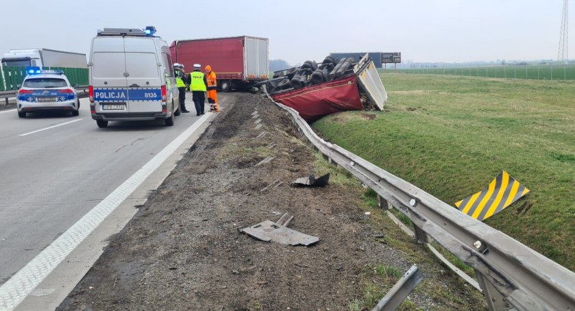 Wypadek na autostradzie A4. Droga w kierunku Wrocławia całkowicie zablokowana