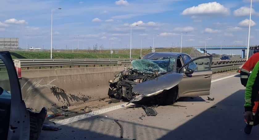 Wypadek z udziałem dwóch osobówek i dwóch ciężarówek na A4 pod Wrocławiem. Jedna osoba trafiła do szpitala