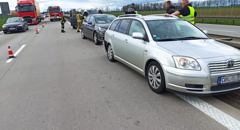 Kolizja trzech aut na A4 w kierunku Wrocławia