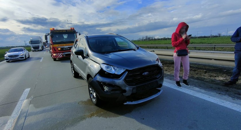 Uwaga na utrudnienia na autostradzie A4 w kierunku Wrocławia. Typowe najechanie na tył przed węzłem Kostomłoty