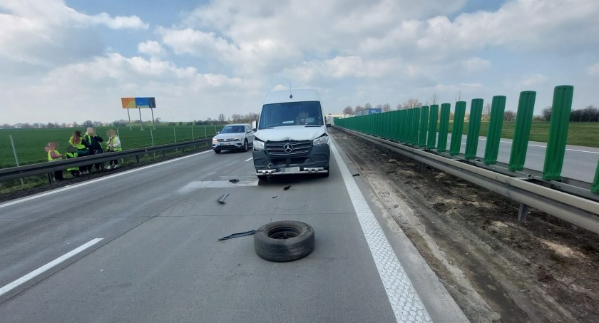 Kolejne utrudnienia na A4 w kierunku Wrocławia. Na 118 kilometrze doszło do kolizji z udziałem dwóch busów i osobówki