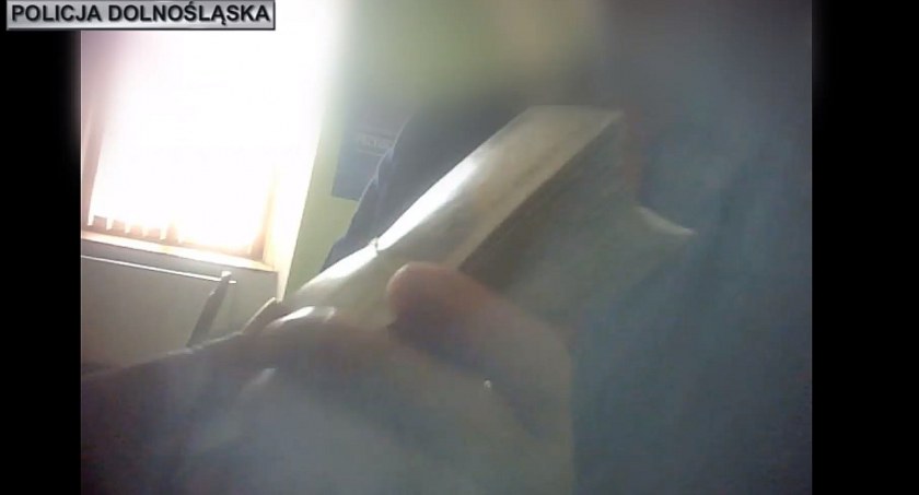 5 lat i 3 miesiące pozbawienia wolności to kara, którą wobec skorumpowanego urzędnika orzekł sąd. Publikujemy film będący jednym z dowodów w procesie