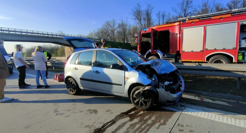 Ogromne utrudnienia na A4 w kierunku Wrocławia. Ruch odbywa się prawym pasem jezdni