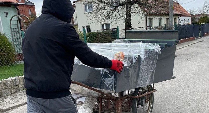 Ukradł metalowy regał na słodycze, bo nie miał gdzie trzymać swoich narzędzi