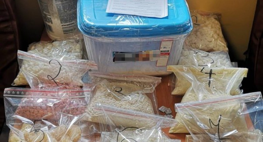 3 kg narkotyków w paczkomacie, a kolejne 5 kg w mieszkaniu. Tymczasowy areszt dla 19-latka z Wrocławia
