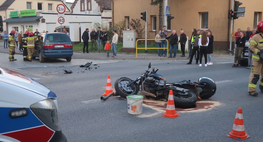 Wypadek na DK-94 w Siechnicach. 27-letni motocyklista przetransportowany do szpitala