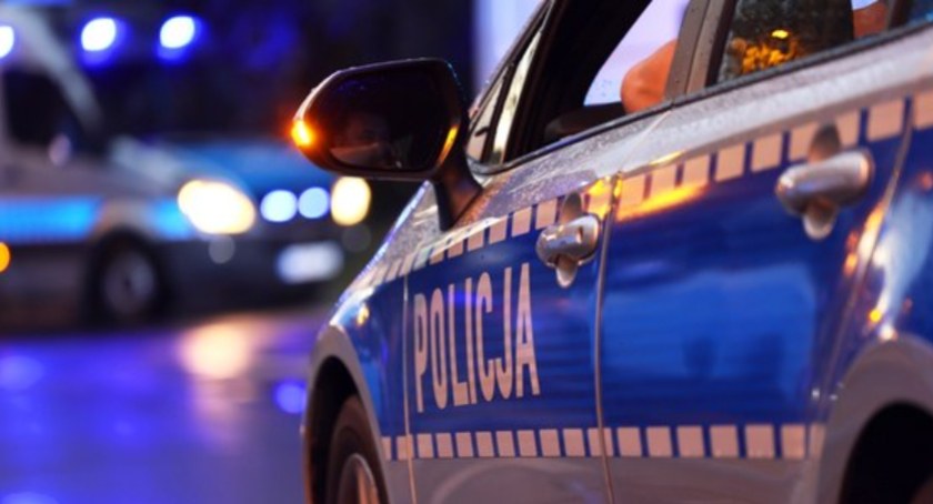 Płaczący chłopiec na stacji paliw i policyjny pościg za wycieczkowym autokarem z zagranicy