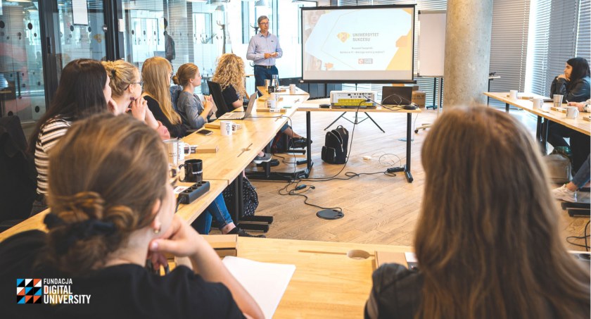 Uniwersytet Sukcesu ponownie we Wrocławiu. Trwa rekrutacja do bezpłatnego programu, który przygotowuje kobiety do pracy w IT