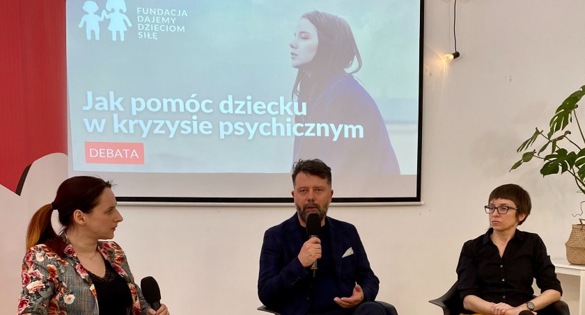 100 interwencji ratujących życie i debata o pomocy dzieciom w kryzysie psychicznym