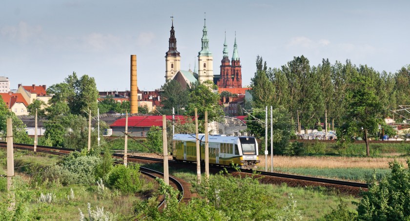Tańsze podróże koleją po Dolnym Śląsku. Koleje Dolnośląskie i Polregio łączą weekendową ofertę 
