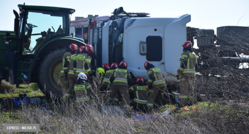 Tragiczny wypadek podczas rozładunku wapna. Ciężarówka przygniotła kierowcę