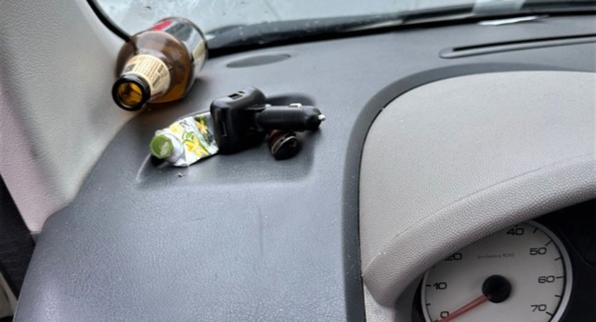 Kierował pojazdem pod wpływem alkoholu, trzymając piwo w ręce. Funkcjonariuszom oznajmił, że i tak będzie to robił, bo w kraju, z którego pochodzi można to robić 