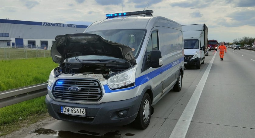 Kolizja na A4. Funkcjonariusz zabrany do szpitala śmigłowcem, pijany Ukrainiec zatrzymany przez policję