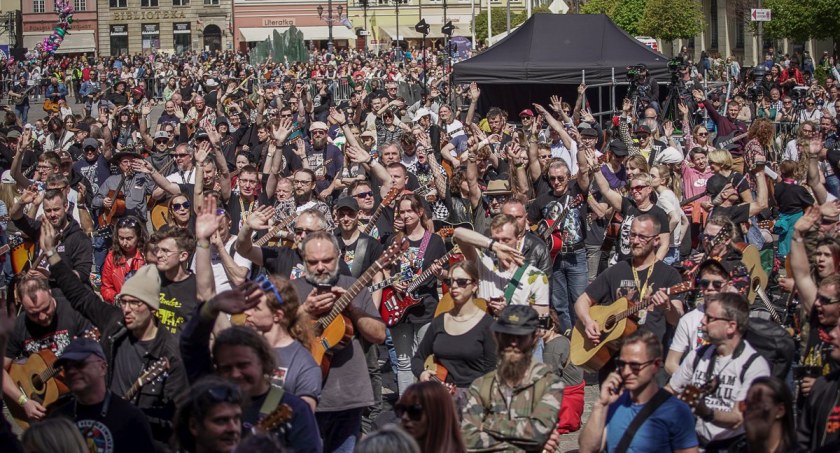Hey Joe na 7967 gitar! Mamy nowy Gitarowy Rekord Świata we Wrocławiu