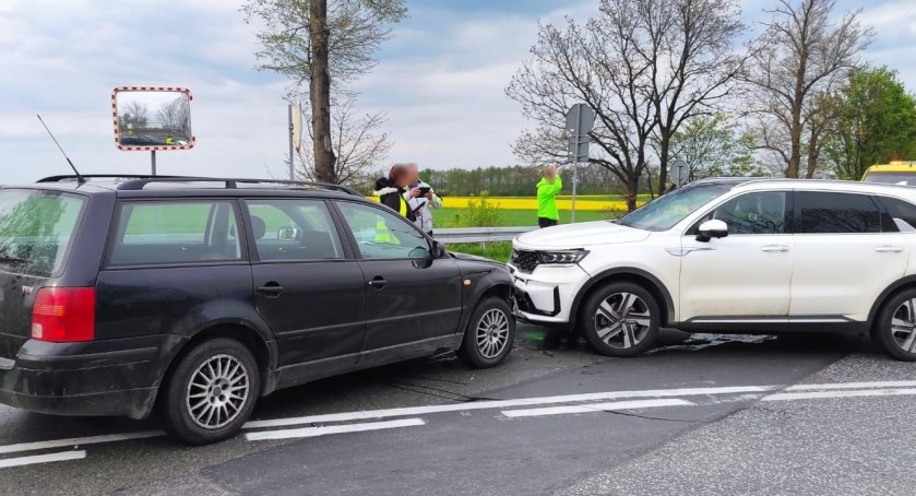 Kolizja na węźle Kostomłoty. Ponownie przyczyną było nieustąpienie pierwszeństwa przejazdu na zjeździe z autostrady A4 na DK5