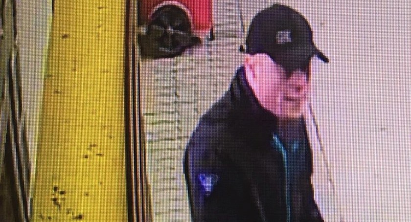  Wrocławscy policjanci poszukują mężczyzny podejrzewanego o pobicie kierowcy autobusu MPK [FOTO, VIDEO]