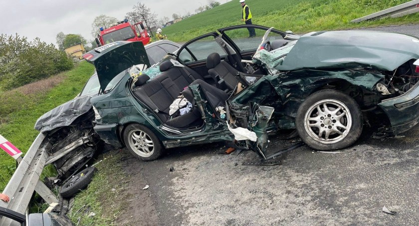 Koszmarne zderzenie BMW z Audi w gminie Krotoszyce. Kobieta w zaawansowanej ciąży straciła swoje nienarodzone dziecko