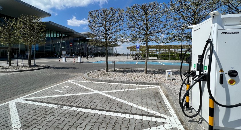 W Porcie Lotniczym Wrocław naładujesz samochód elektryczny z Elocity