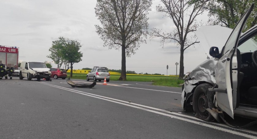 Groźna kolizja na trasie Wrocław- Świdnica. Sprawca zbiegł z miejsca zdarzenia. Zobacz film
