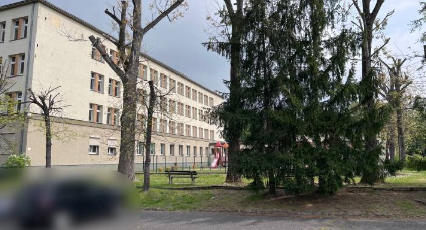 Horror w jeleniogórskiej szkole. Dwie uczennice omal nie udusiły swojego kolegi