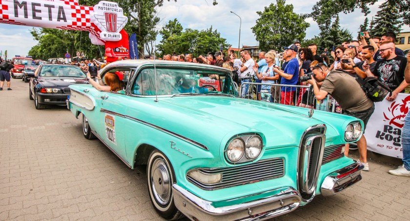 1200 klasyków i 600 km drogi do pomagania. Dołącz do miłośników motoryzacji na 7. Charytatywnym Rajdzie Koguta!