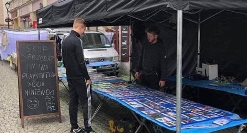 Będzie granie, czyli stoisko z grami na konsole na targowisku Jemiołowa we Wrocławiu