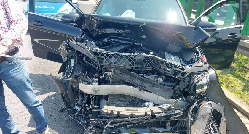 Wypadek z udziałem trzech pojazdów na A4 w kierunku Zgorzelca. Poszkodowane zostały dwie osoby, w tym dziecko