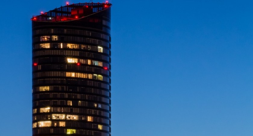 Ile kosztuje noc w Sky Tower i czy warto?
