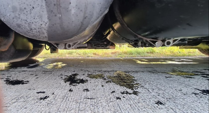 Awaria ciężarówki i kilkukilometrowa plama oleju na A4 w kierunku Wrocławia. Zachowajcie ostrożność