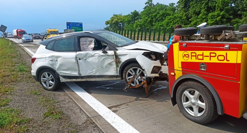Auto w rowie na A4 w kierunku Wrocławia